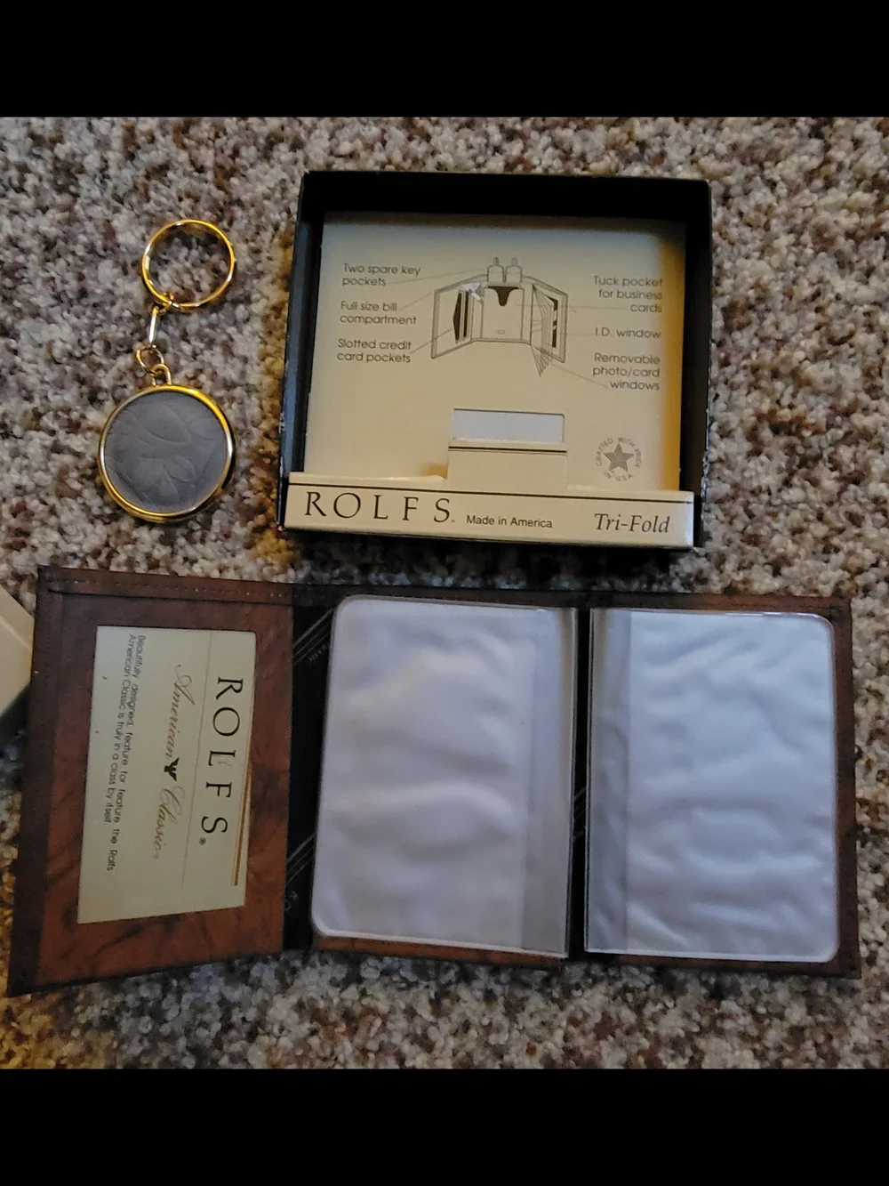 NIB- Vintage Tri-Fold Wallet and Keychain Set